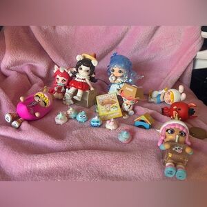 Vinyl figure / pop mart figure lot!